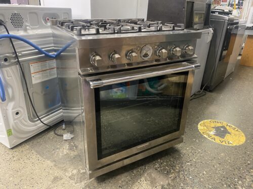 SUPERIORE La Cucina Gas Range w/ Oven Model # RL301GPS