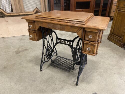 SINGER Vintage Sewing Machine Desk with Drawers