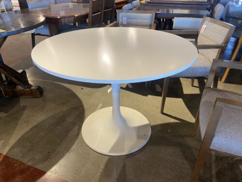 Round Tulip Style Dining Table in Classic White