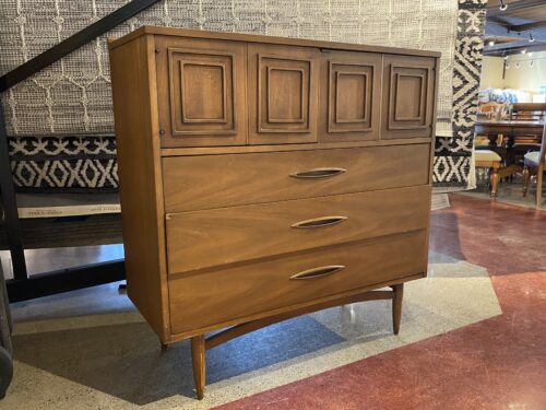BROYHILL Sculptra Mid-Century Modern Walnut Dresser