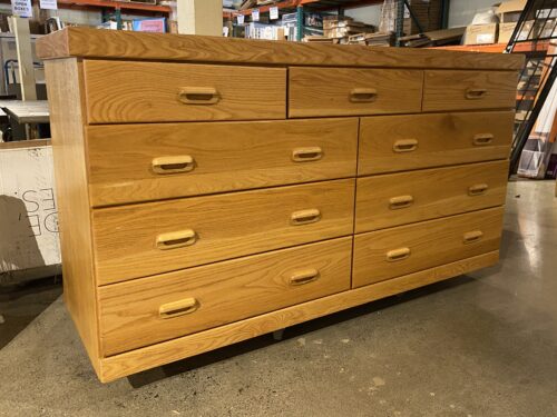 Large Hefty 9-Drawer Shop Cabinet