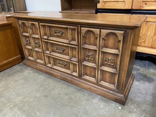 BROYHILL Vintage Wood 3 Drawer Buffet