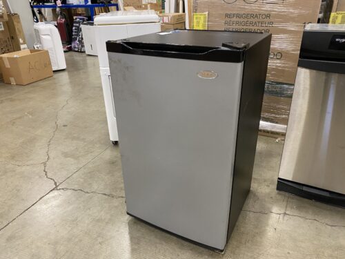 HAIER Mini Fridge Model #HSQ04WNAPG