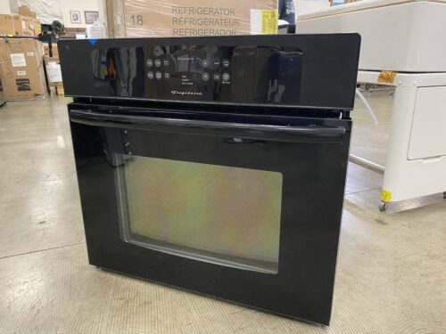 FRIGIDAIRE Black Stove