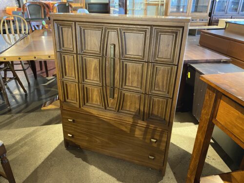 BASSETT Four Drawer Dresser with Coffered Panels