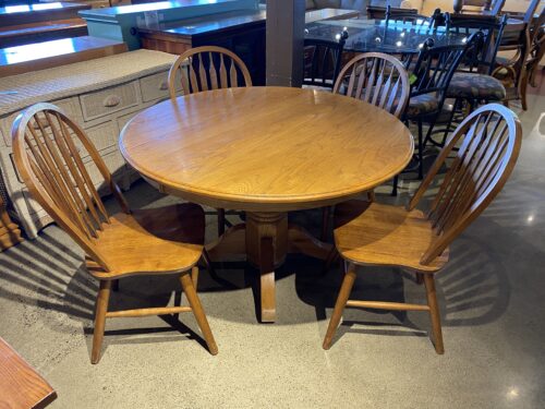 Round Pedestal Dining Table w/ 4 Chairs
