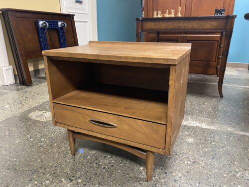 BROYHILL MCM Sculptra Nightstand
