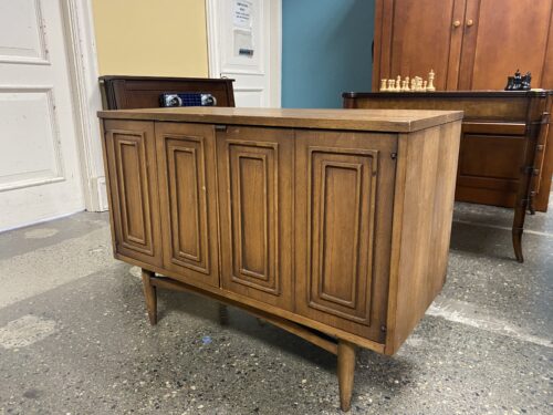 BROYHILL MCM Sculptra Sideboard