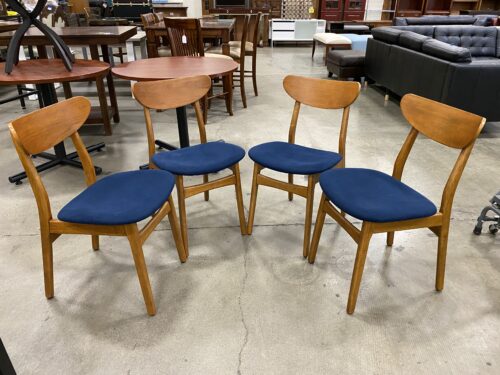 WEST ELM Set of 4 Modern Acorn Dining Chairs