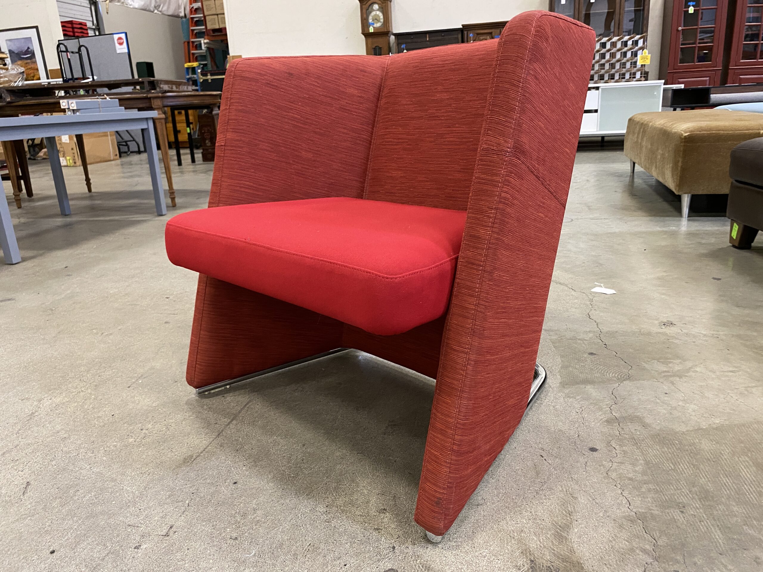 KEILHAUER Modern Talk Low Back Tub Chair in Red