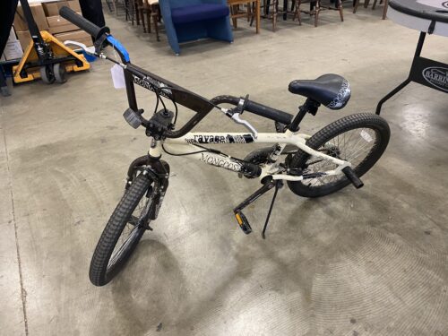 MONGOOSE  Ravage 20" Youth BMX Bike with Axel Pegs in White