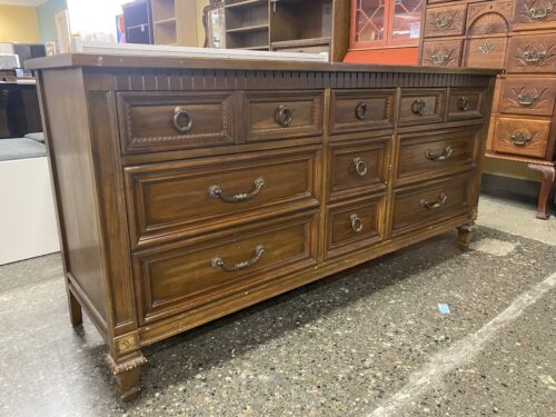 THOMASVILLE Georgian Banded 9 Drawer Dresser