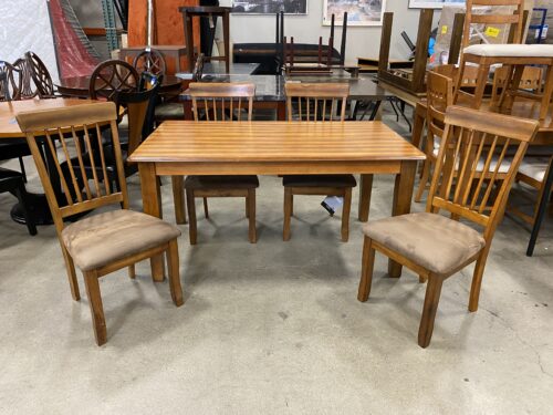 ASHLEY Medium Stained Wooden Dining set w/ 4 Chairs
