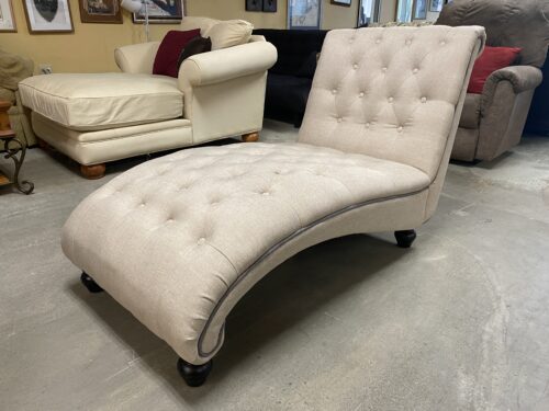 Tufted Chaise Lounge w/ Grey Lining