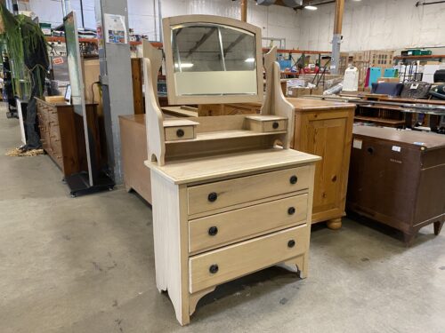 Blonde 3-Drawer Dresser w/ Mirror