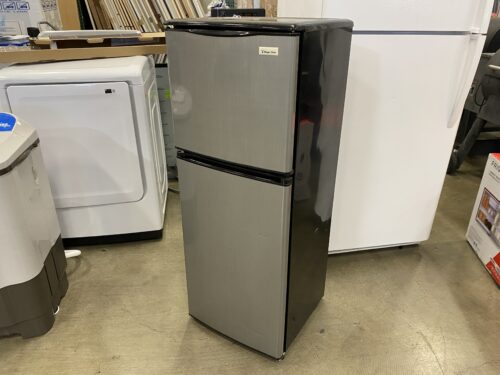 MAGIC CHEF Mid Sized Refrigerator/Freezer  Model #MCBR415S