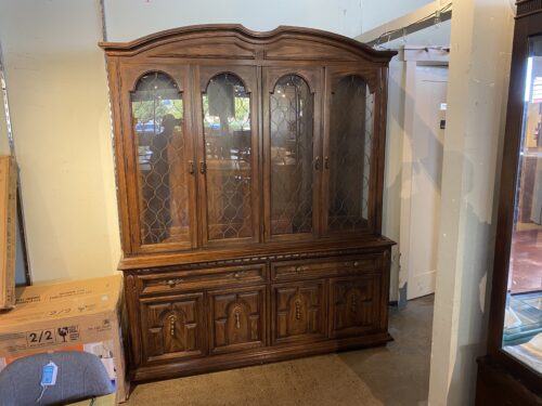 THOMASVILLE Solid Dark Oak Buffet Hutch with Lattice Design Doors