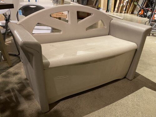 RUBBERMAID  32 Gallon Resin Patio Storage Bench