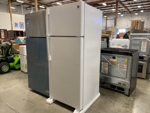 NEW! GE 17.5 cu. ft. Top Freezer Refrigerator in White Model #GIE18DTNERWW