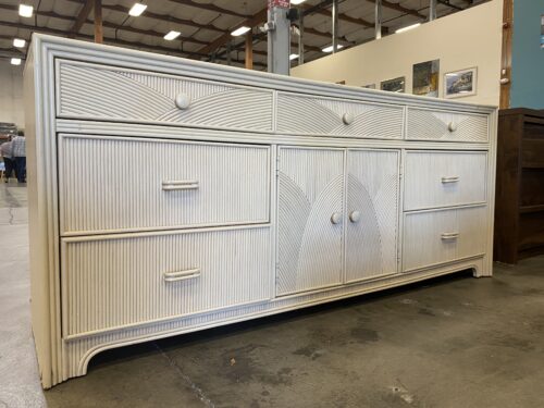STANLEY Cream Pencil Reed 9 Drawer Dresser Circa 1989