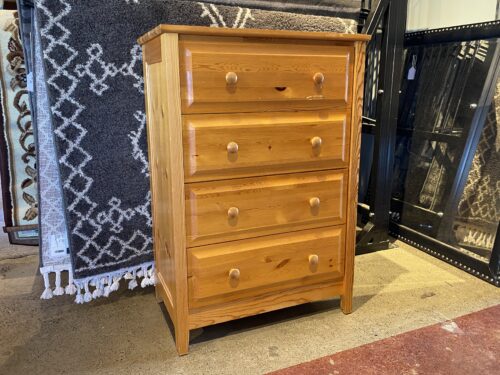 ROCKY BUTTE Knotty Blonde 4-Drawer Short Stack Dresser