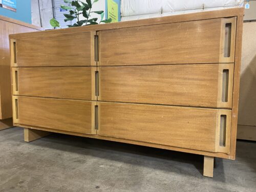 RED LION TABLE CO. Light Wood 6 Drawer Dresser with Recessed Handles