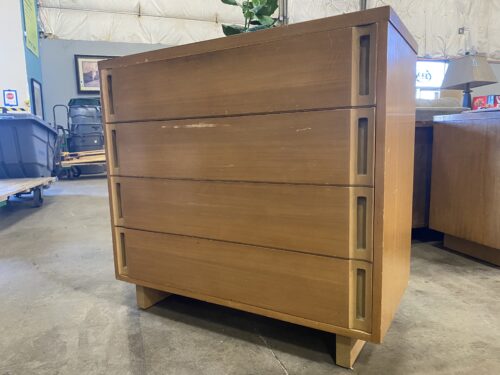 RED LION TABLE CO. Light Wood 4 Drawer Dresser with Recessed Handles