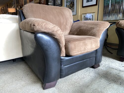 EMERALD HOME Black & Brown Wide Armchair