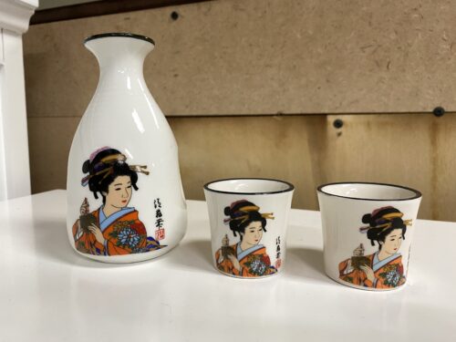 Japanese Sake 3-Piece Set w/ Lady Print