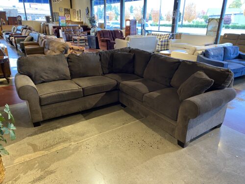 BROYHILL Brown Sectional Couch with Rolled Arms