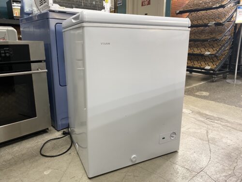 VISSANI Chest Freezer Model #DCM5QRBWW