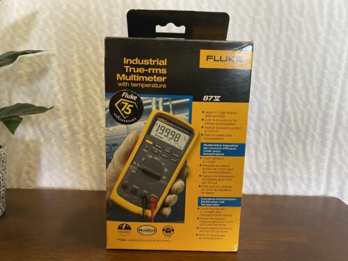 FLUKE Industrial True-RMS Multimeter with Temperature