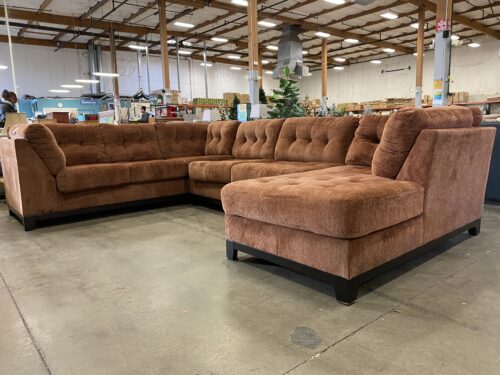 ASHLEY Laylabrook Upholstered 3 Piece Sectional in Spice