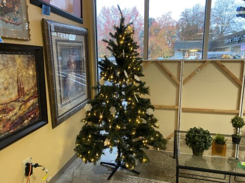 NEW! LuxenHome 7ft Pine Pre-lit Color-Changing Artificial Christmas Tree (Bellevue)