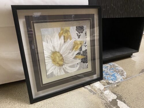 KOHL'S White & Gold Flower Print