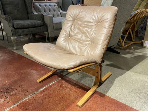 Siesta Lounge Chair w/ Cream Cushion