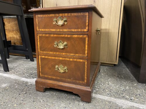 BAKER FURNITURE Traditional 3-Drawer Closed Nightstand