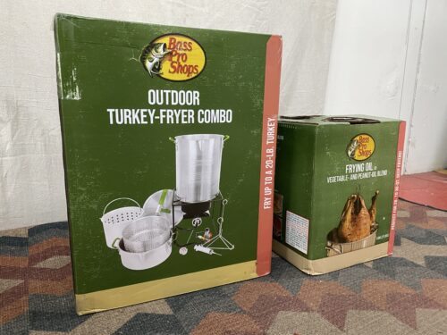 BASS PRO SHOP Outdoor Turkey Fryer Combo w/ Oil + Family Recipe