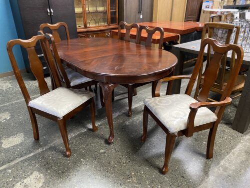 Cherry Stained Extendable Wood 6-Chair Oval Dining Set