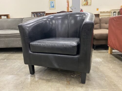 Black Round Club Chair with Black Wooden Feet