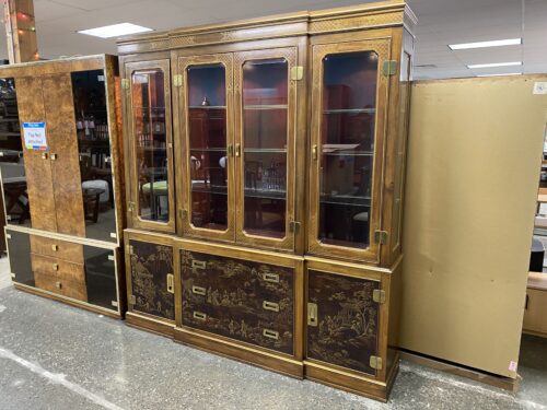 DREXEL HERITAGE Vintage Chinoiserie Lighted China Cabinet