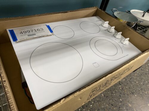 FRIGIDAIRE Gallery 30" White Induction Cooktop Model #GCCI3067AB