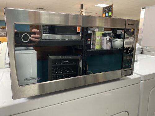 PANASONIC Countertop Microwave Model #NN-SD767S