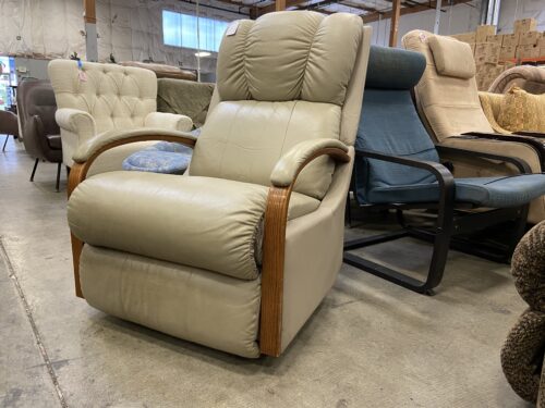 LA-Z-BOY Harbor Town Leather Push Back Recliner