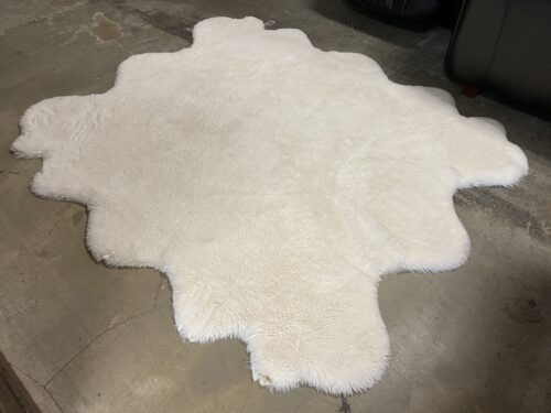 MON CHATEAU Luxury Collection Small Wavy White Shag Rug