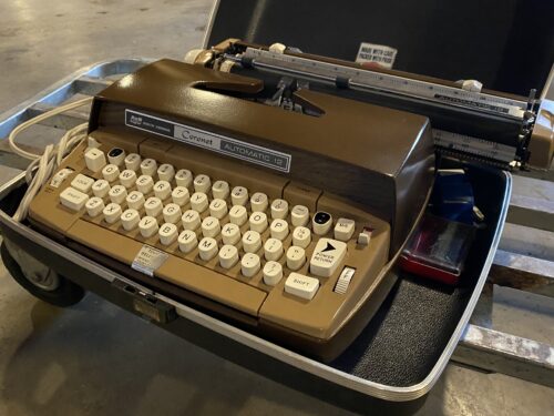 SMITH CORONA Vintage Coronet Automatic 12 Typewriter w/ Hard Case