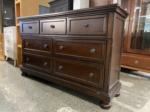 ASHLEY FURNITURE Porter 7-Drawer Rustic Wood Dresser