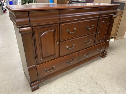 OLD CASTLE FURNITURE Traditional Mahogany Finish Wood Buffet