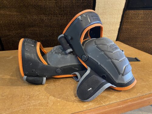 KLEIN TOOLS Heavy Duty Hinged Knee Pad, Left & Right Model #60491