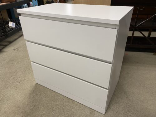 Modern White 3-Drawer Bachelor Chest